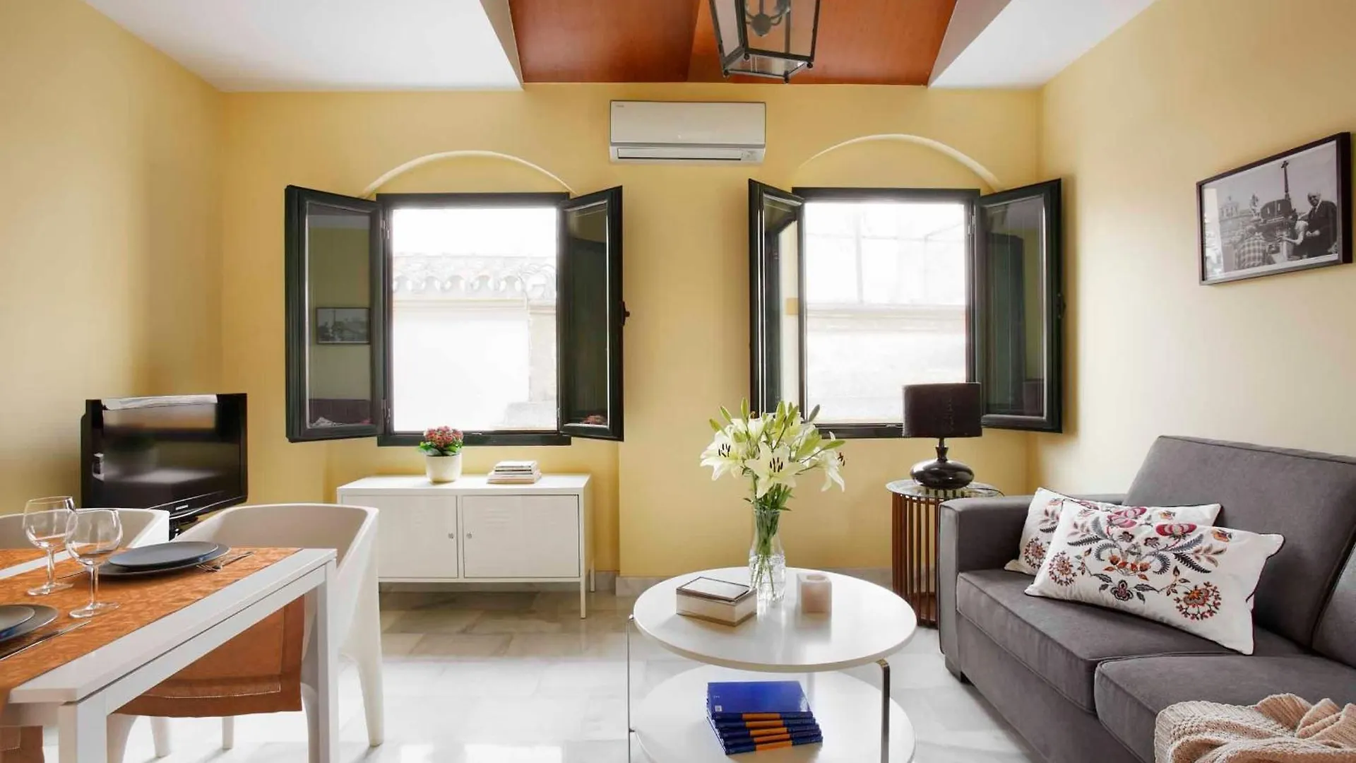 Apartamentos Mariscal Seville Spain